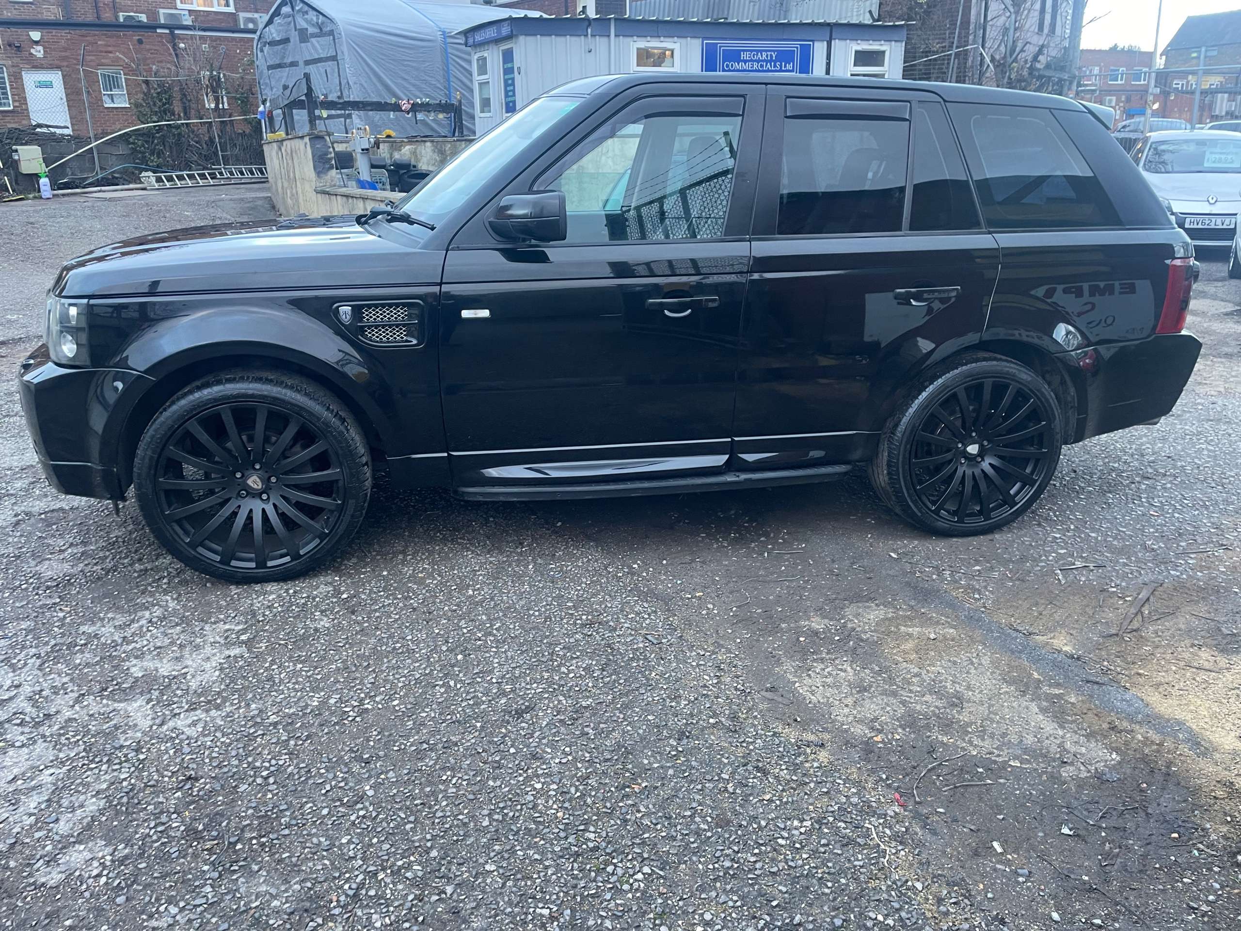 A 2009 LAND ROVER RANGE ROVER SPORT 2.7 TD V6 Stormer SE Station Wagon 5dr Diesel Automatic (265 g/km, 187 bhp) A 2009 LAND ROVER RANGE ROVER SPORT 2.7 TD V6 Stormer SE Station Wagon 5dr Diesel Automatic (265 g/km, 187 bhp)