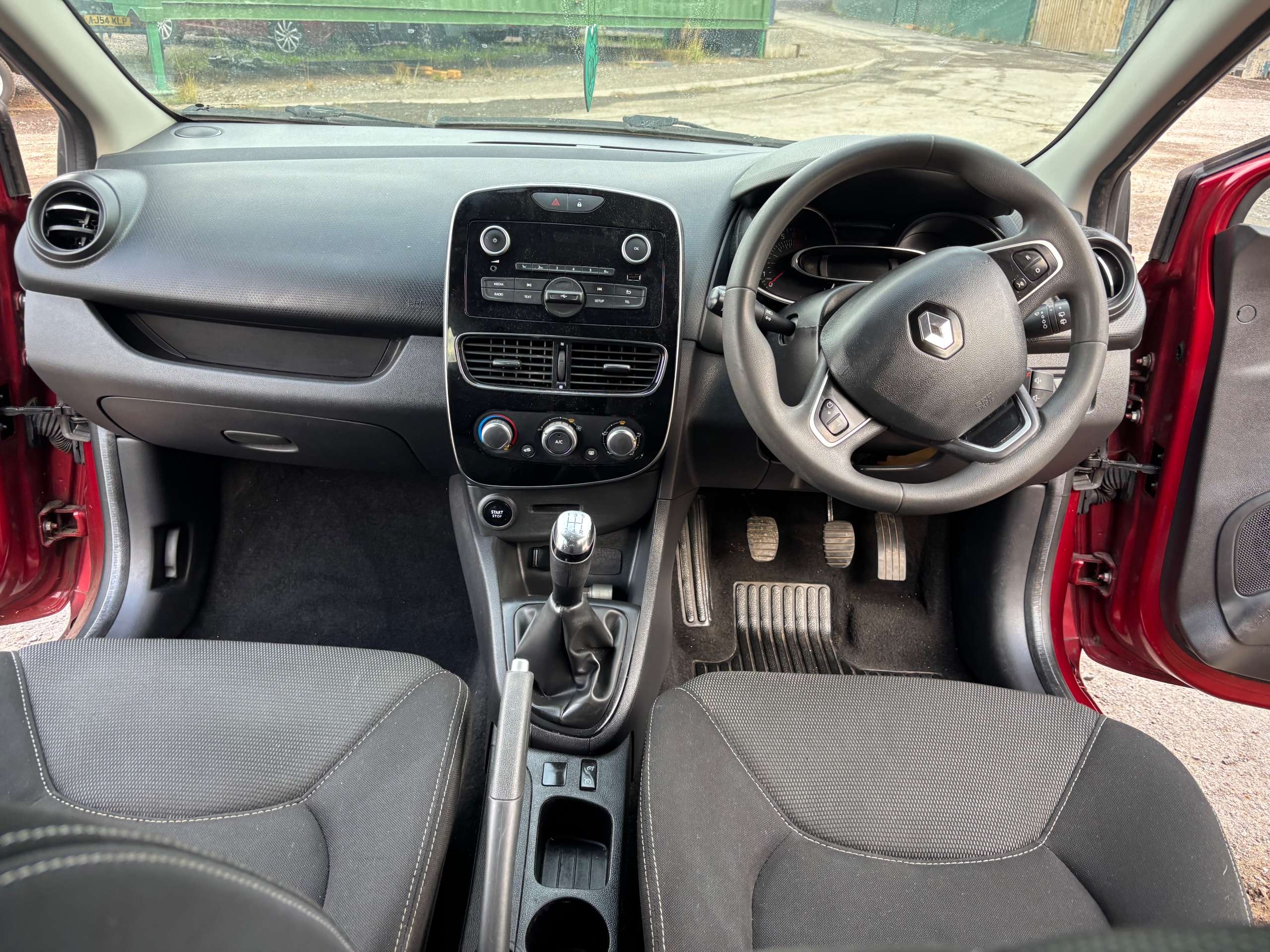 2017 RENAULT CLIO 2017 RENAULT CLIO