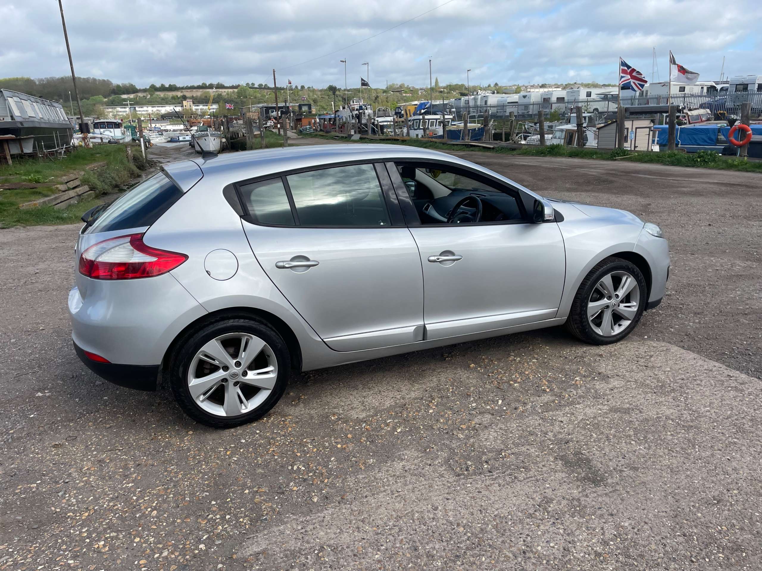 A 2012 RENAULT MEGANE 1.6 16V Dynamique TomTom Hatchback 5dr Petrol Manual Euro 5 (110 ps) A 2012 RENAULT MEGANE 1.6 16V Dynamique TomTom Hatchback 5dr Petrol Manual Euro 5 (110 ps)