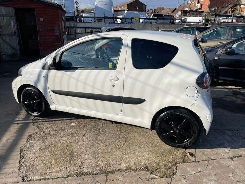 2011 TOYOTA AYGO 2011 TOYOTA AYGO