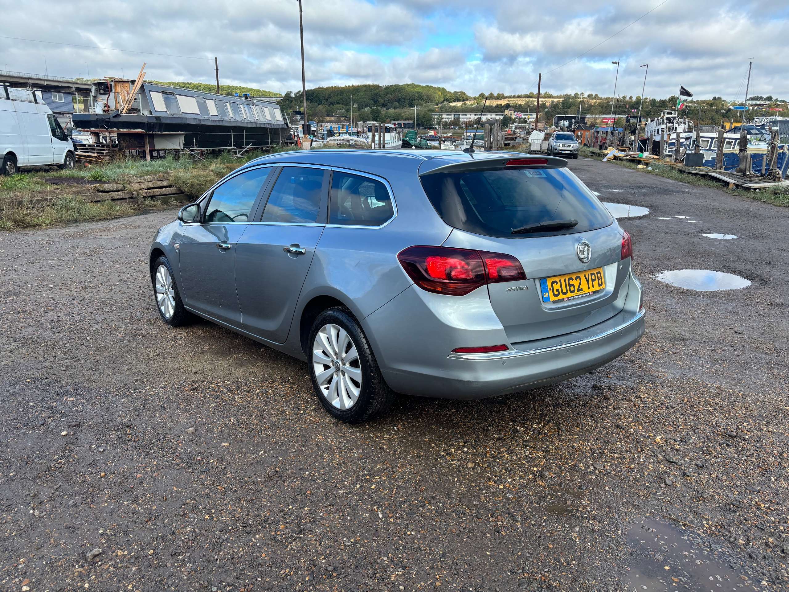 A 2012 VAUXHALL ASTRA 1.6 16V SE Sports Tourer 5dr Petrol Auto Euro 5 (115 ps) A 2012 VAUXHALL ASTRA 1.6 16V SE Sports Tourer 5dr Petrol Auto Euro 5 (115 ps)