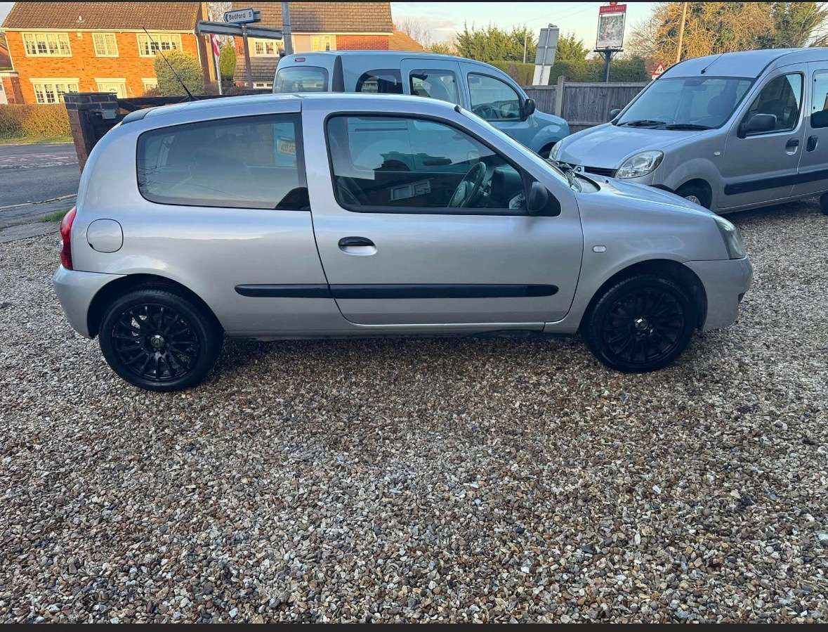 A 2008 RENAULT CLIO 1.2 Campus Hatchback 3dr Petrol Manual (142 g/km, 60 bhp) A 2008 RENAULT CLIO 1.2 Campus Hatchback 3dr Petrol Manual (142 g/km, 60 bhp)