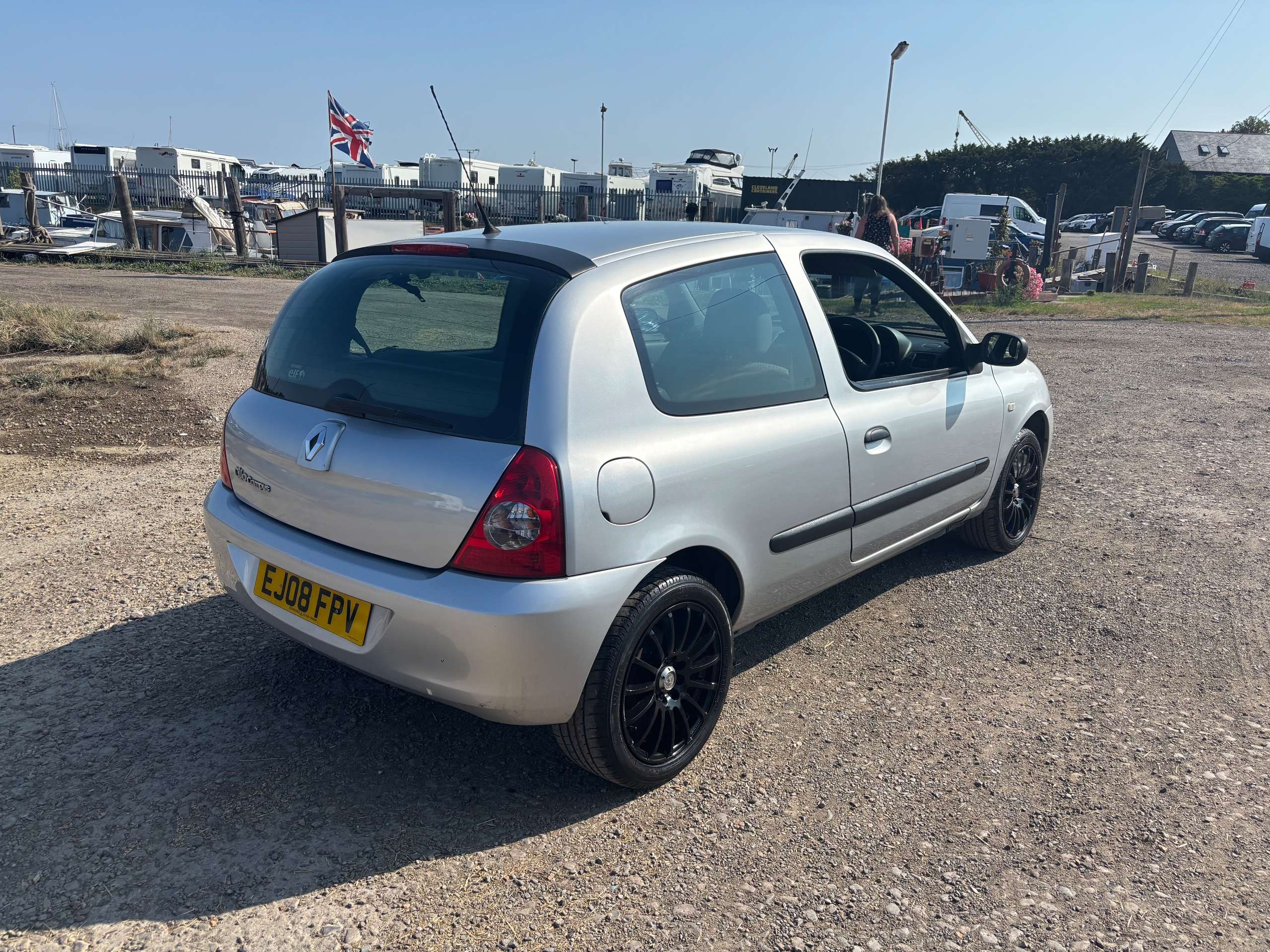 A 2008 RENAULT CLIO 1.2 Campus Hatchback 3dr Petrol Manual (142 g/km, 60 bhp) A 2008 RENAULT CLIO 1.2 Campus Hatchback 3dr Petrol Manual (142 g/km, 60 bhp)