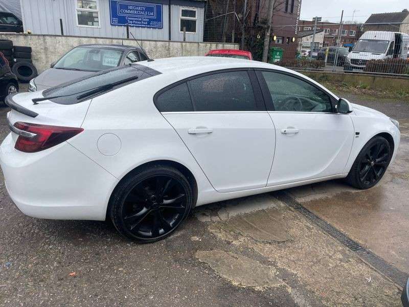 A 2015 VAUXHALL INSIGNIA 1.8 16V SRi Hatchback 5dr Petrol Manual Euro 5 (140 ps) A 2015 VAUXHALL INSIGNIA 1.8 16V SRi Hatchback 5dr Petrol Manual Euro 5 (140 ps)