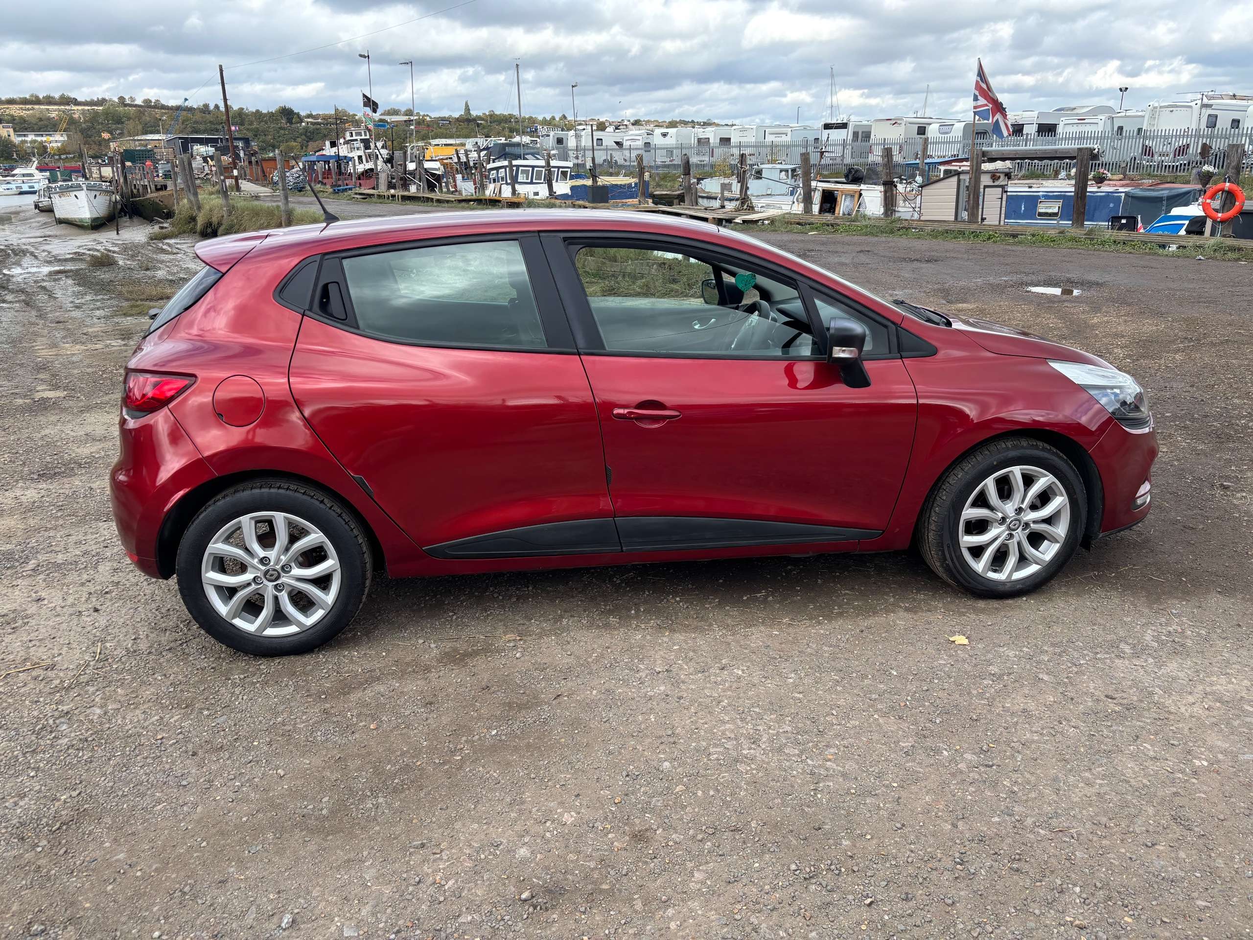 A 2017 RENAULT CLIO 1.2 16V Play Hatchback 5dr Petrol Manual Euro 6 (75 ps) A 2017 RENAULT CLIO 1.2 16V Play Hatchback 5dr Petrol Manual Euro 6 (75 ps)