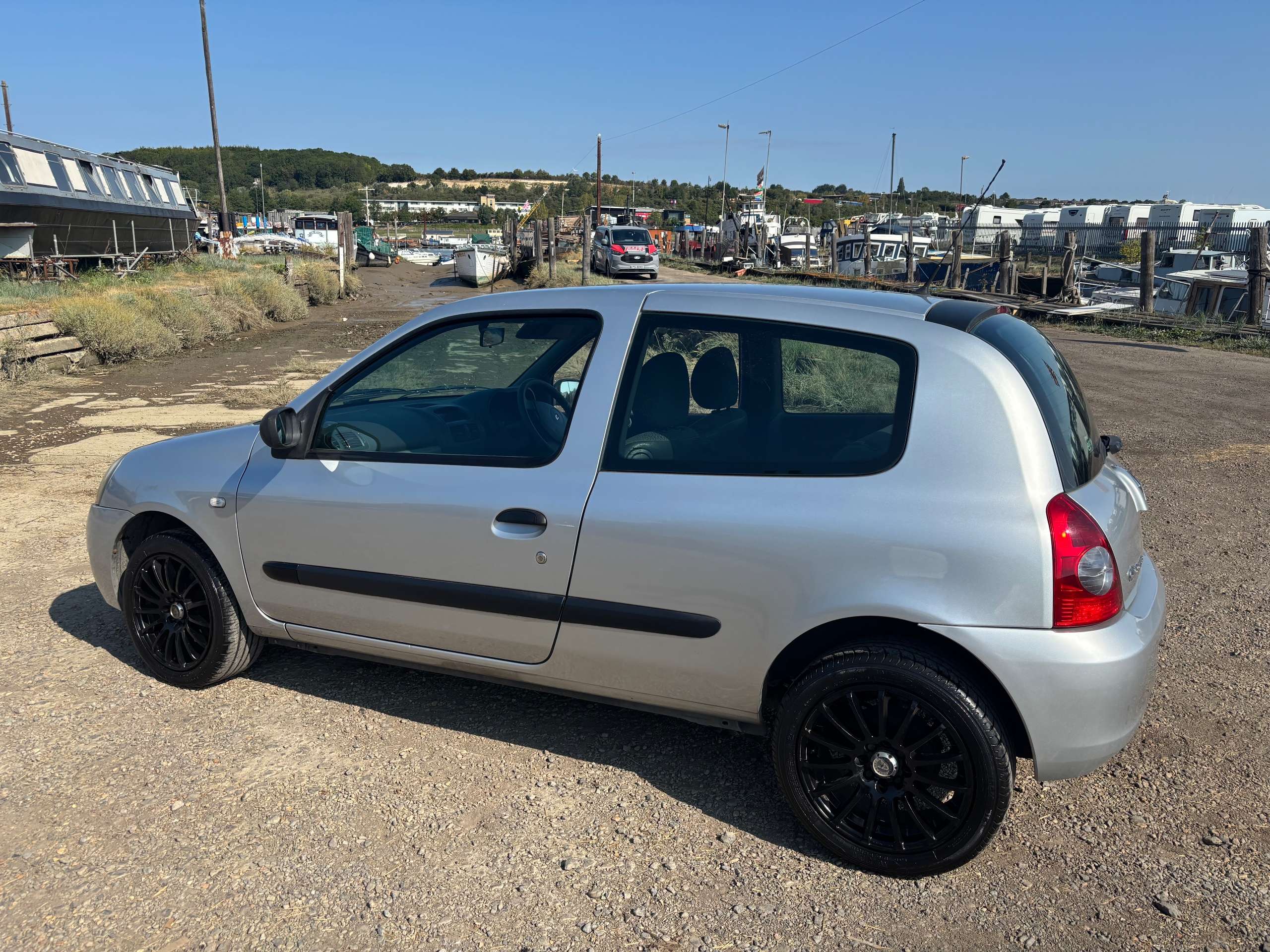 A 2008 RENAULT CLIO 1.2 Campus Hatchback 3dr Petrol Manual (142 g/km, 60 bhp) A 2008 RENAULT CLIO 1.2 Campus Hatchback 3dr Petrol Manual (142 g/km, 60 bhp)