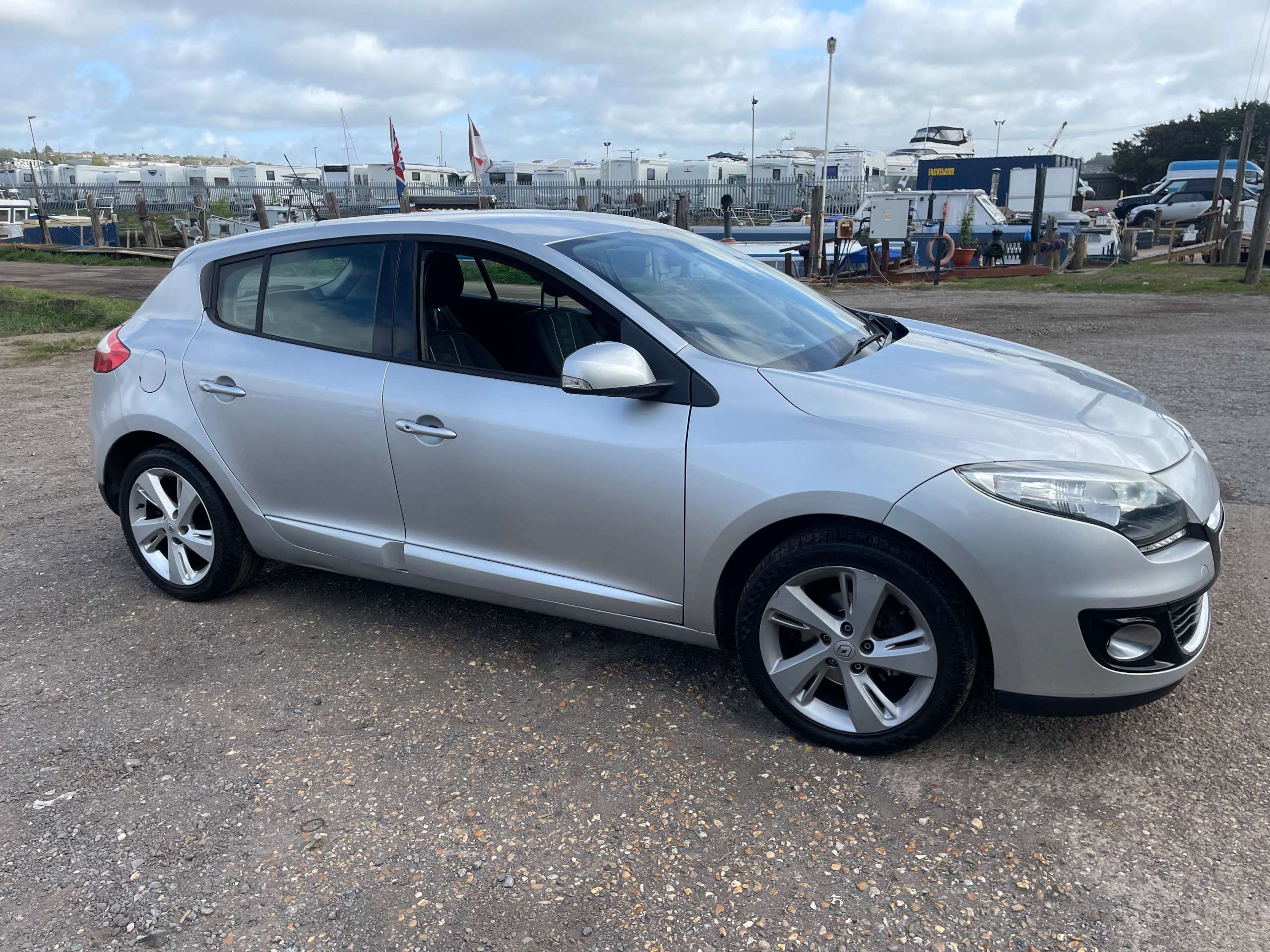 A 2012 RENAULT MEGANE 1.6 16V Dynamique TomTom Hatchback 5dr Petrol Manual Euro 5 (110 ps) A 2012 RENAULT MEGANE 1.6 16V Dynamique TomTom Hatchback 5dr Petrol Manual Euro 5 (110 ps)