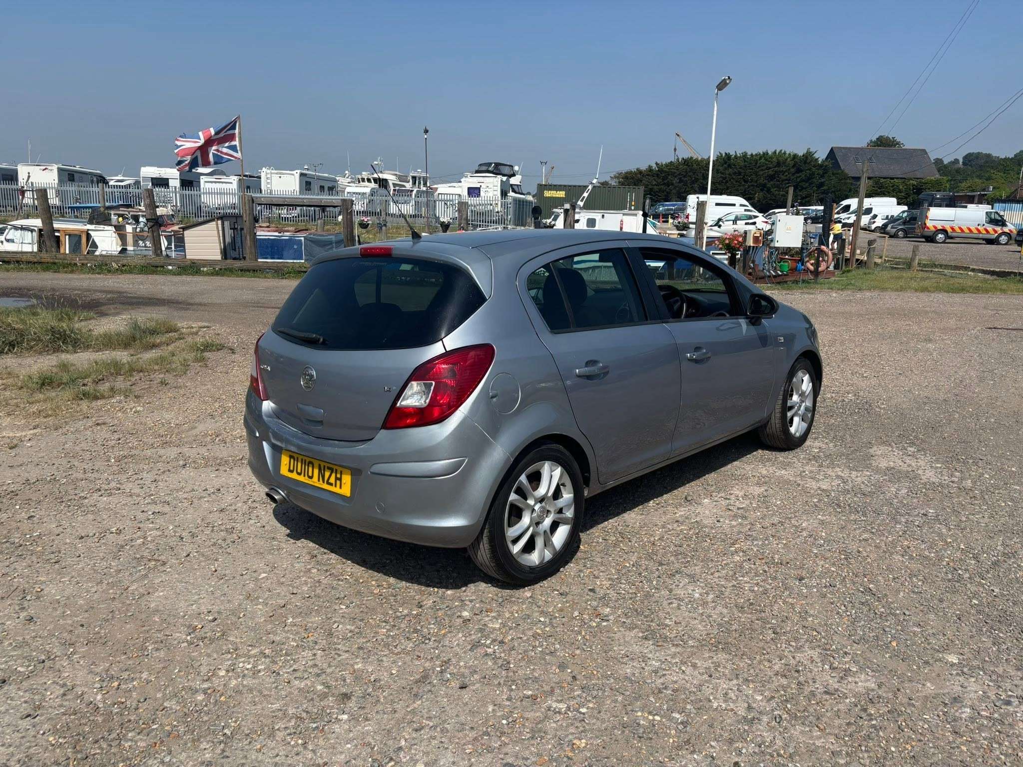 A 2010 VAUXHALL CORSA 1.4i 16v SXi Hatchback 5dr Petrol Manual (129 g/km, 99 bhp) A 2010 VAUXHALL CORSA 1.4i 16v SXi Hatchback 5dr Petrol Manual (129 g/km, 99 bhp)