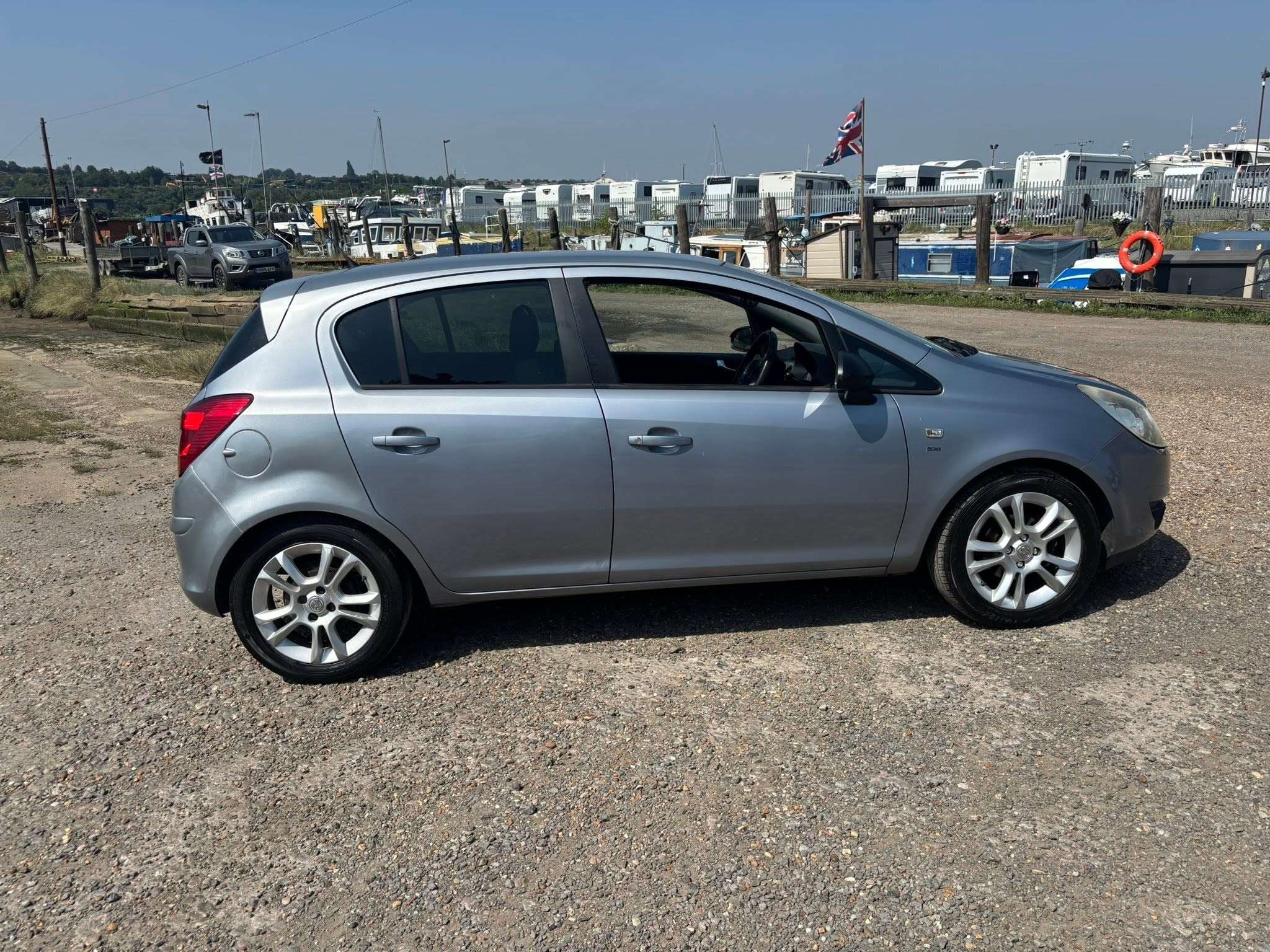 A 2010 VAUXHALL CORSA 1.4i 16v SXi Hatchback 5dr Petrol Manual (129 g/km, 99 bhp) A 2010 VAUXHALL CORSA 1.4i 16v SXi Hatchback 5dr Petrol Manual (129 g/km, 99 bhp)