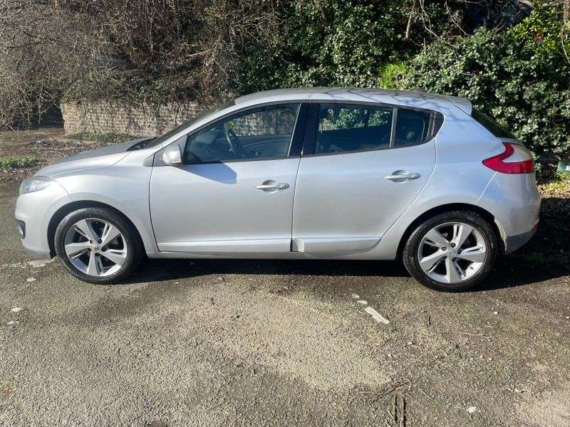 A 2012 RENAULT MEGANE 1.6 16V Dynamique TomTom Hatchback 5dr Petrol Manual Euro 5 (110 ps) A 2012 RENAULT MEGANE 1.6 16V Dynamique TomTom Hatchback 5dr Petrol Manual Euro 5 (110 ps)