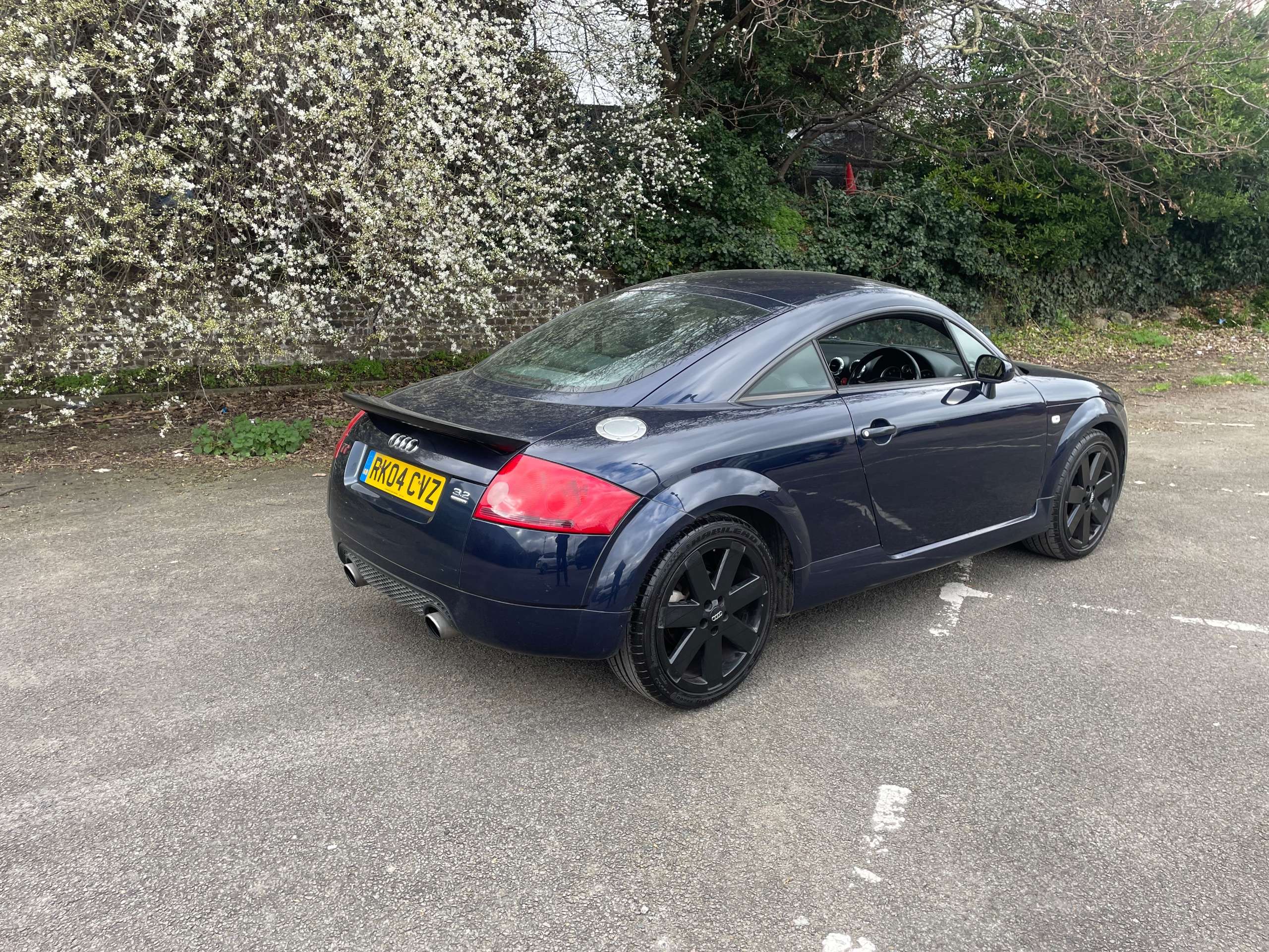 A 2004 AUDI TT 3.2 V6 Coupe 2dr Petrol DSG quattro (238 g/km, 247 bhp) A 2004 AUDI TT 3.2 V6 Coupe 2dr Petrol DSG quattro (238 g/km, 247 bhp)