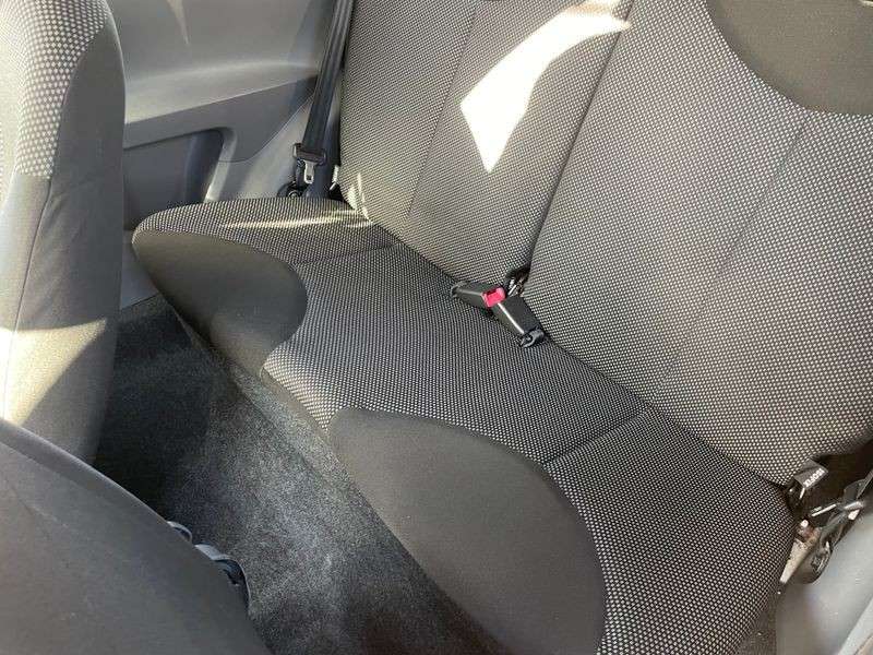 2011 TOYOTA AYGO 2011 TOYOTA AYGO