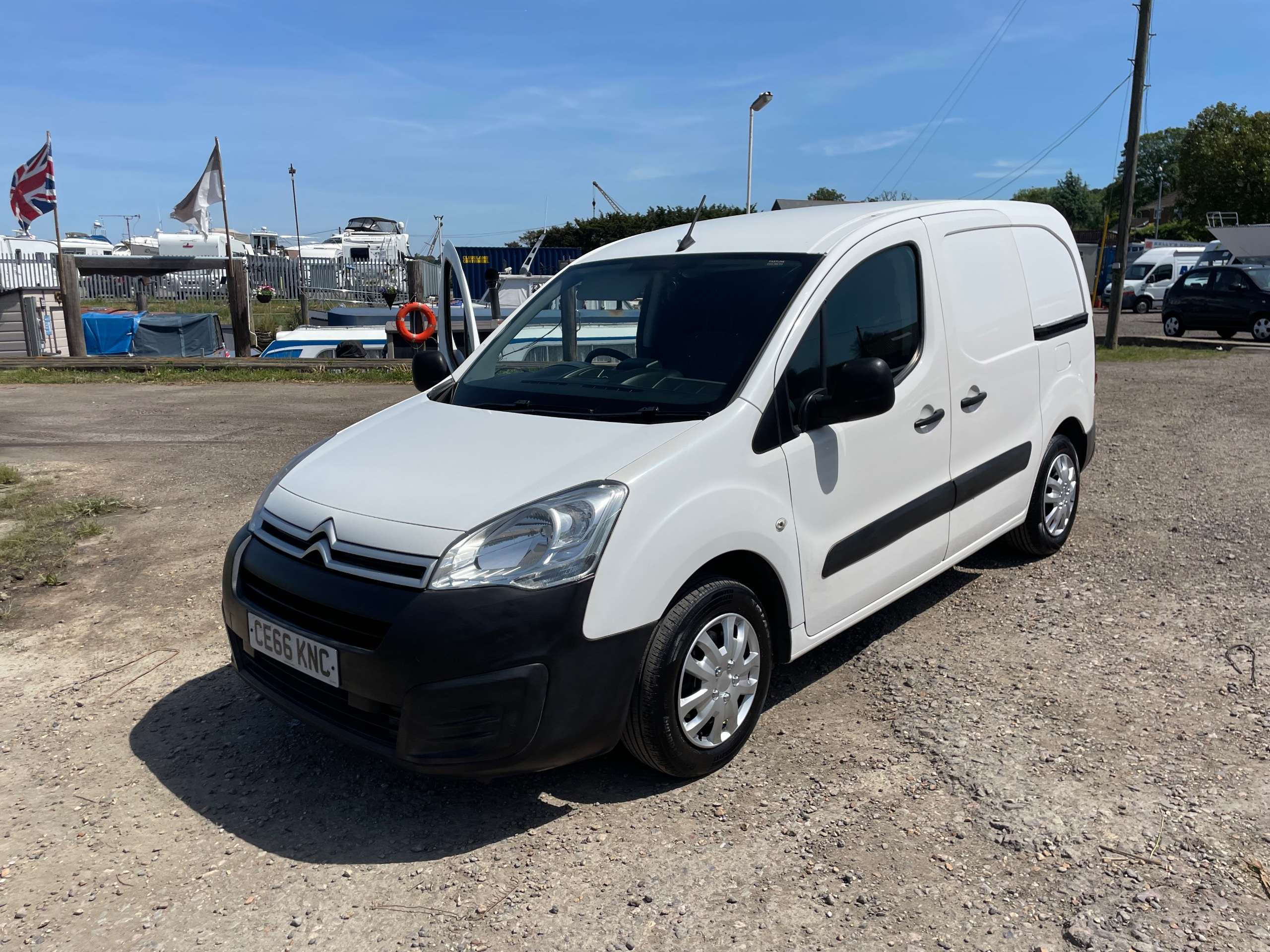 A 2016 CITROEN BERLINGO 1.6 BlueHDi 625 Enterprise Panel Van 5dr Diesel Manual L1 (112 g/km, 75 bhp) A 2016 CITROEN BERLINGO 1.6 BlueHDi 625 Enterprise Panel Van 5dr Diesel Manual L1 (112 g/km, 75 bhp)
