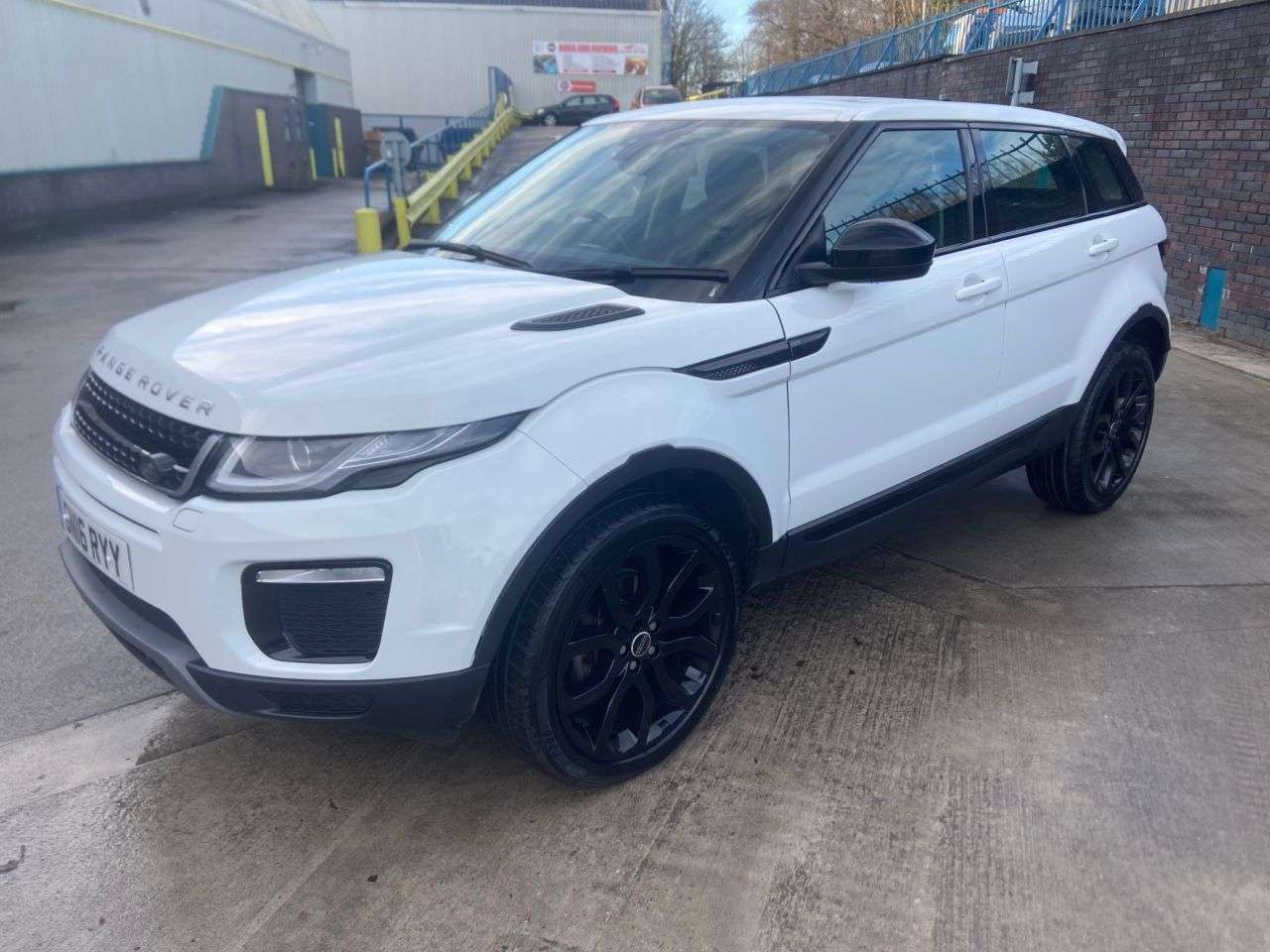 A 2016 LAND ROVER RANGE ROVER EVOQUE 2.0 eD4 SE Tech SUV 5dr Diesel Manual FWD Euro 6 (s/s) (150 ps) A 2016 LAND ROVER RANGE ROVER EVOQUE 2.0 eD4 SE Tech SUV 5dr Diesel Manual FWD Euro 6 (s/s) (150 ps)