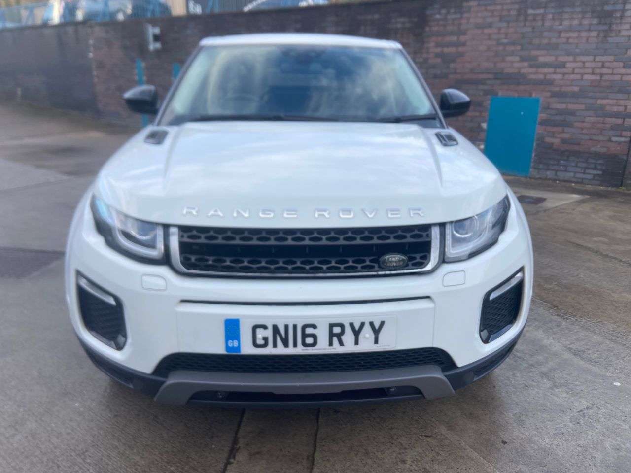 A 2016 LAND ROVER RANGE ROVER EVOQUE 2.0 eD4 SE Tech SUV 5dr Diesel Manual FWD Euro 6 (s/s) (150 ps) A 2016 LAND ROVER RANGE ROVER EVOQUE 2.0 eD4 SE Tech SUV 5dr Diesel Manual FWD Euro 6 (s/s) (150 ps)