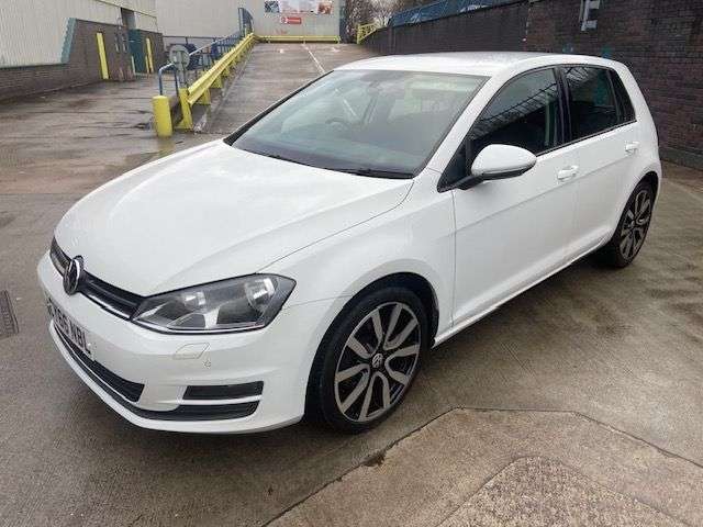 A 2017 VOLKSWAGEN GOLF 1.6 TDI BlueMotion Tech Match Edition Hatchback 5dr Diesel Manual Euro 6 (s A 2017 VOLKSWAGEN GOLF 1.6 TDI BlueMotion Tech Match Edition Hatchback 5dr Diesel Manual Euro 6 (s
