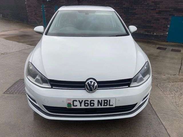 A 2017 VOLKSWAGEN GOLF 1.6 TDI BlueMotion Tech Match Edition Hatchback 5dr Diesel Manual Euro 6 (s A 2017 VOLKSWAGEN GOLF 1.6 TDI BlueMotion Tech Match Edition Hatchback 5dr Diesel Manual Euro 6 (s