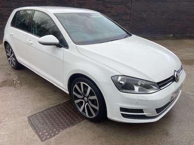 A 2017 VOLKSWAGEN GOLF 1.6 TDI BlueMotion Tech Match Edition Hatchback 5dr Diesel Manual Euro 6 (s A 2017 VOLKSWAGEN GOLF 1.6 TDI BlueMotion Tech Match Edition Hatchback 5dr Diesel Manual Euro 6 (s