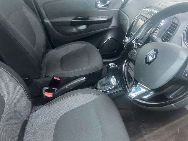 A 2014 RENAULT CAPTUR 1.2 TCe Dynamique MediaNav SUV 5dr Petrol EDC Euro 5 (120 ps) A 2014 RENAULT CAPTUR 1.2 TCe Dynamique MediaNav SUV 5dr Petrol EDC Euro 5 (120 ps)