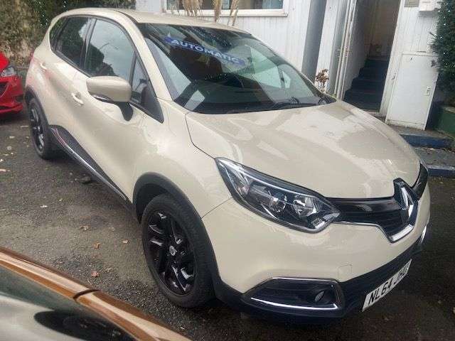 A 2014 RENAULT CAPTUR 1.2 TCe Dynamique MediaNav SUV 5dr Petrol EDC Euro 5 (120 ps) A 2014 RENAULT CAPTUR 1.2 TCe Dynamique MediaNav SUV 5dr Petrol EDC Euro 5 (120 ps)