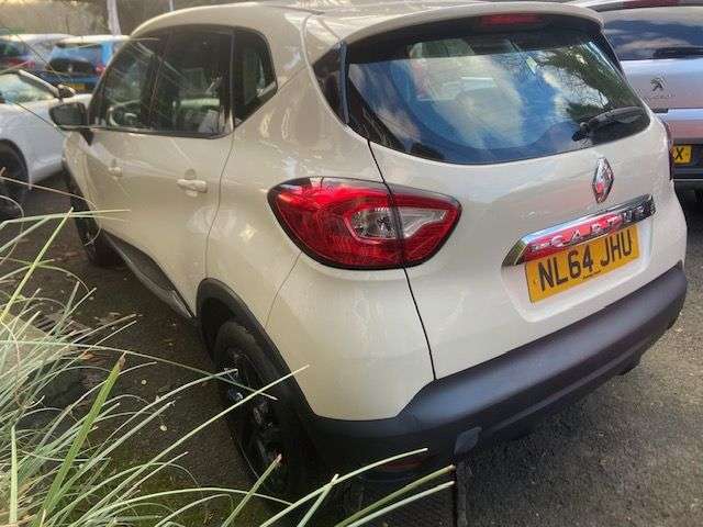 A 2014 RENAULT CAPTUR 1.2 TCe Dynamique MediaNav SUV 5dr Petrol EDC Euro 5 (120 ps) A 2014 RENAULT CAPTUR 1.2 TCe Dynamique MediaNav SUV 5dr Petrol EDC Euro 5 (120 ps)
