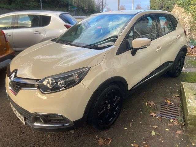 A 2014 RENAULT CAPTUR 1.2 TCe Dynamique MediaNav SUV 5dr Petrol EDC Euro 5 (120 ps) A 2014 RENAULT CAPTUR 1.2 TCe Dynamique MediaNav SUV 5dr Petrol EDC Euro 5 (120 ps)