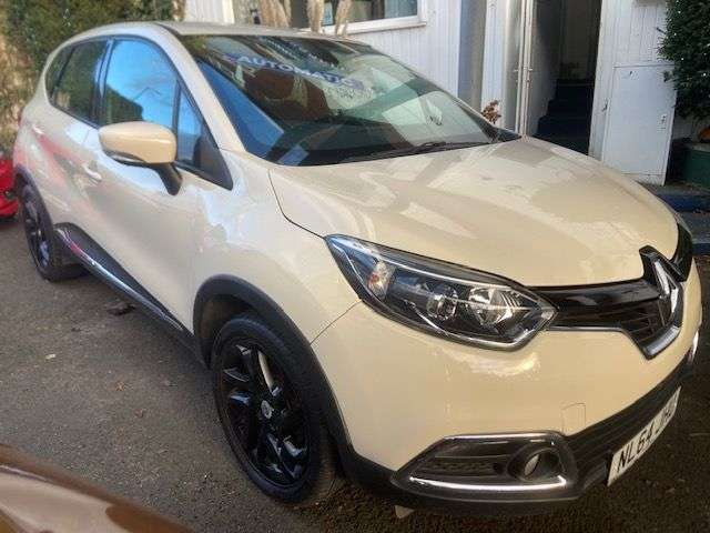 A 2014 RENAULT CAPTUR 1.2 TCe Dynamique MediaNav SUV 5dr Petrol EDC Euro 5 (120 ps) A 2014 RENAULT CAPTUR 1.2 TCe Dynamique MediaNav SUV 5dr Petrol EDC Euro 5 (120 ps)