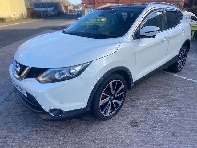 A 2014 NISSAN QASHQAI 1.6 dCi Tekna SUV 5dr Diesel XTRON 2WD Euro 5 (s/s) (130 ps) A 2014 NISSAN QASHQAI 1.6 dCi Tekna SUV 5dr Diesel XTRON 2WD Euro 5 (s/s) (130 ps)