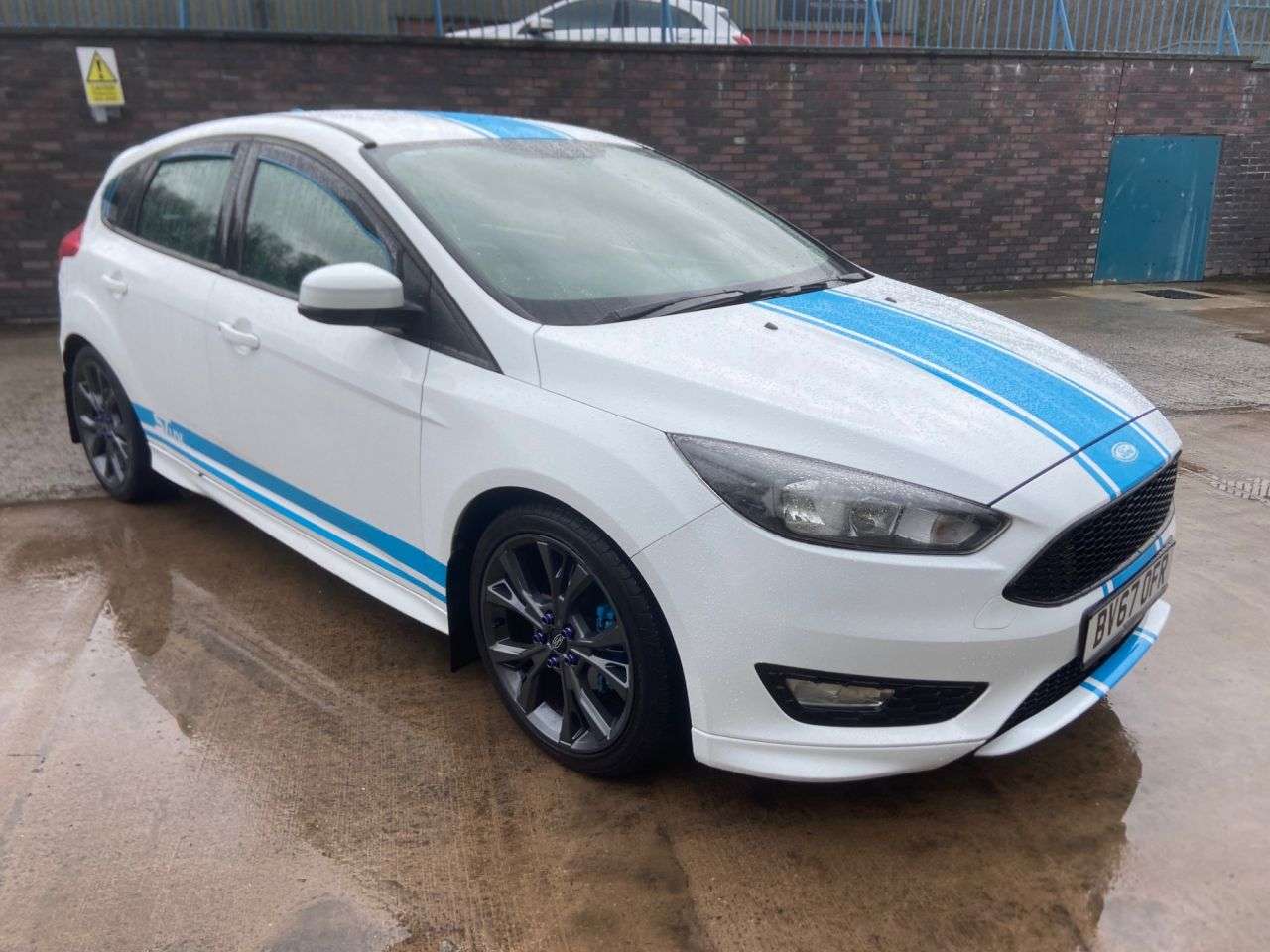 A 2017 FORD FOCUS 1.0T EcoBoost ST-Line Hatchback 5dr Petrol Manual Euro 6 (s/s) (140 ps) A 2017 FORD FOCUS 1.0T EcoBoost ST-Line Hatchback 5dr Petrol Manual Euro 6 (s/s) (140 ps)