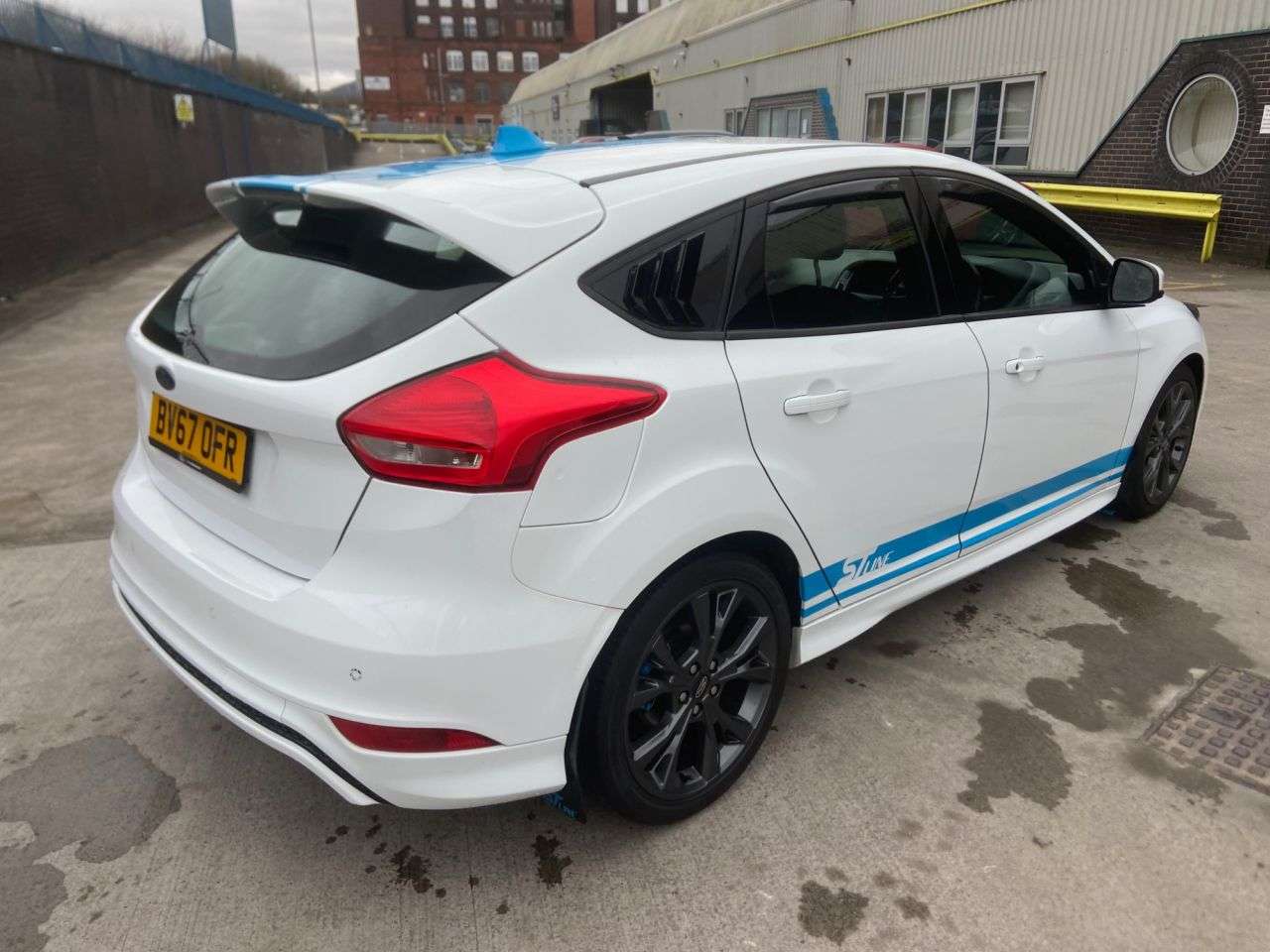 A 2017 FORD FOCUS 1.0T EcoBoost ST-Line Hatchback 5dr Petrol Manual Euro 6 (s/s) (140 ps) A 2017 FORD FOCUS 1.0T EcoBoost ST-Line Hatchback 5dr Petrol Manual Euro 6 (s/s) (140 ps)