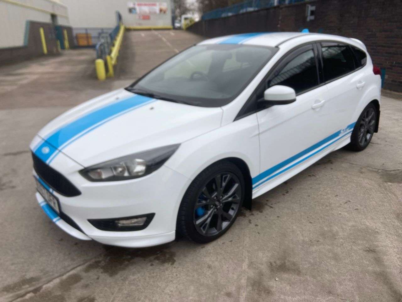 A 2017 FORD FOCUS 1.0T EcoBoost ST-Line Hatchback 5dr Petrol Manual Euro 6 (s/s) (140 ps) A 2017 FORD FOCUS 1.0T EcoBoost ST-Line Hatchback 5dr Petrol Manual Euro 6 (s/s) (140 ps)