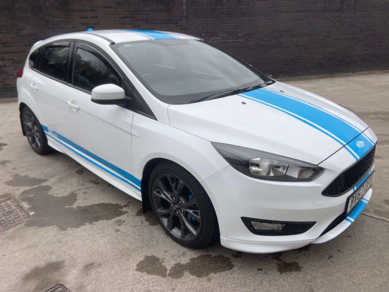 A 2017 FORD FOCUS 1.0T EcoBoost ST-Line Hatchback 5dr Petrol Manual Euro 6 (s/s) (140 ps) A 2017 FORD FOCUS 1.0T EcoBoost ST-Line Hatchback 5dr Petrol Manual Euro 6 (s/s) (140 ps)