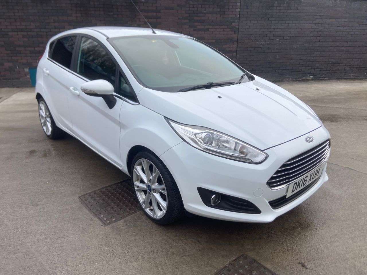 A 2016 FORD FIESTA 1.0T EcoBoost Titanium X Hatchback 5dr Petrol Manual Euro 6 (s/s) (125 ps) A 2016 FORD FIESTA 1.0T EcoBoost Titanium X Hatchback 5dr Petrol Manual Euro 6 (s/s) (125 ps)