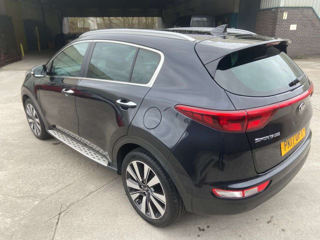 A 2017 KIA SPORTAGE 1.7 CRDi 3 SUV 5dr Diesel Manual Euro 6 (s/s) (114 bhp) A 2017 KIA SPORTAGE 1.7 CRDi 3 SUV 5dr Diesel Manual Euro 6 (s/s) (114 bhp)