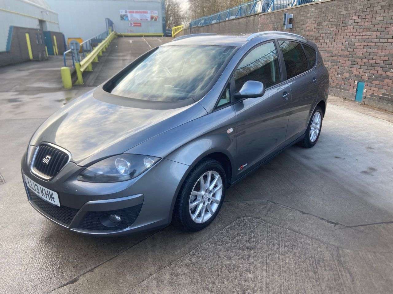 A 2013 SEAT ALTEA XL 1.6 TDI CR SE Copa MPV 5dr Diesel DSG Euro 5 (105 ps) A 2013 SEAT ALTEA XL 1.6 TDI CR SE Copa MPV 5dr Diesel DSG Euro 5 (105 ps)