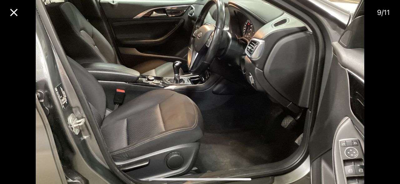 2017 INFINITI Q30 2017 INFINITI Q30