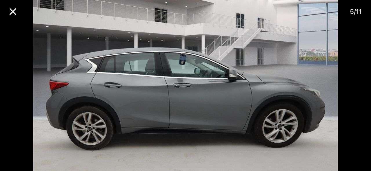 A 2017 INFINITI Q30 SE A 2017 INFINITI Q30 SE