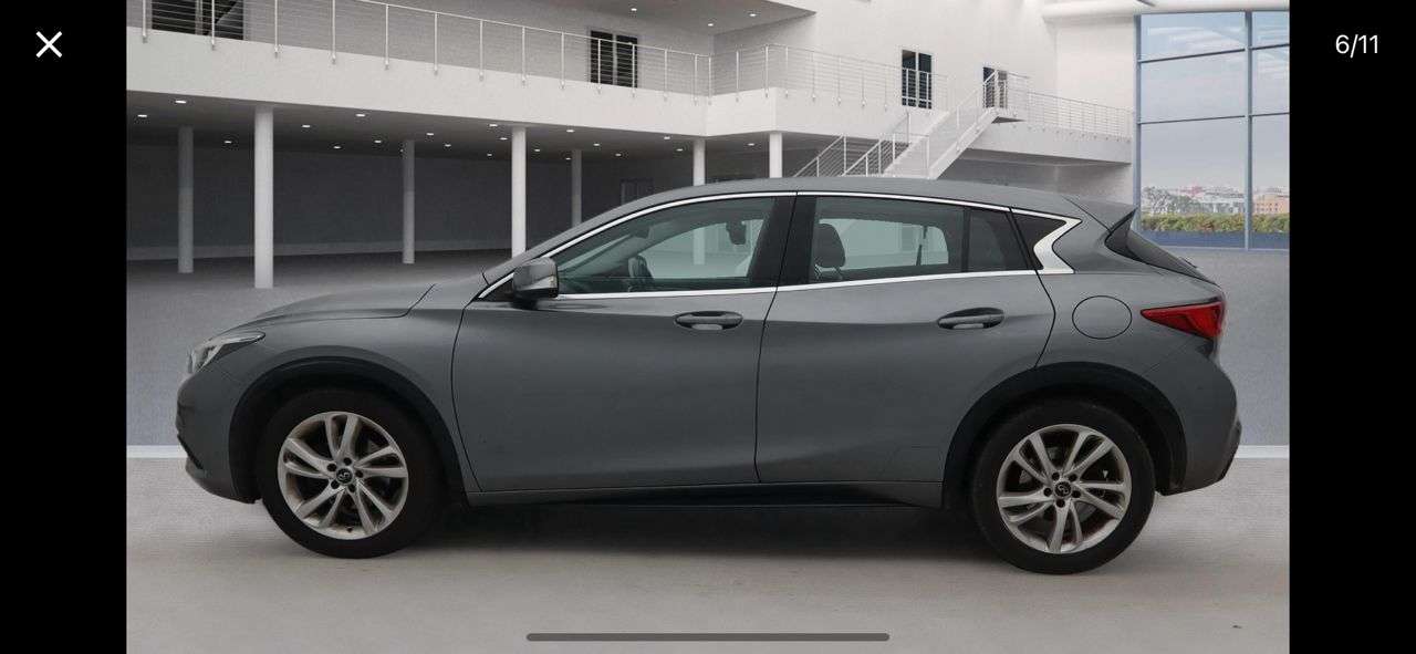 A 2017 INFINITI Q30 SE A 2017 INFINITI Q30 SE