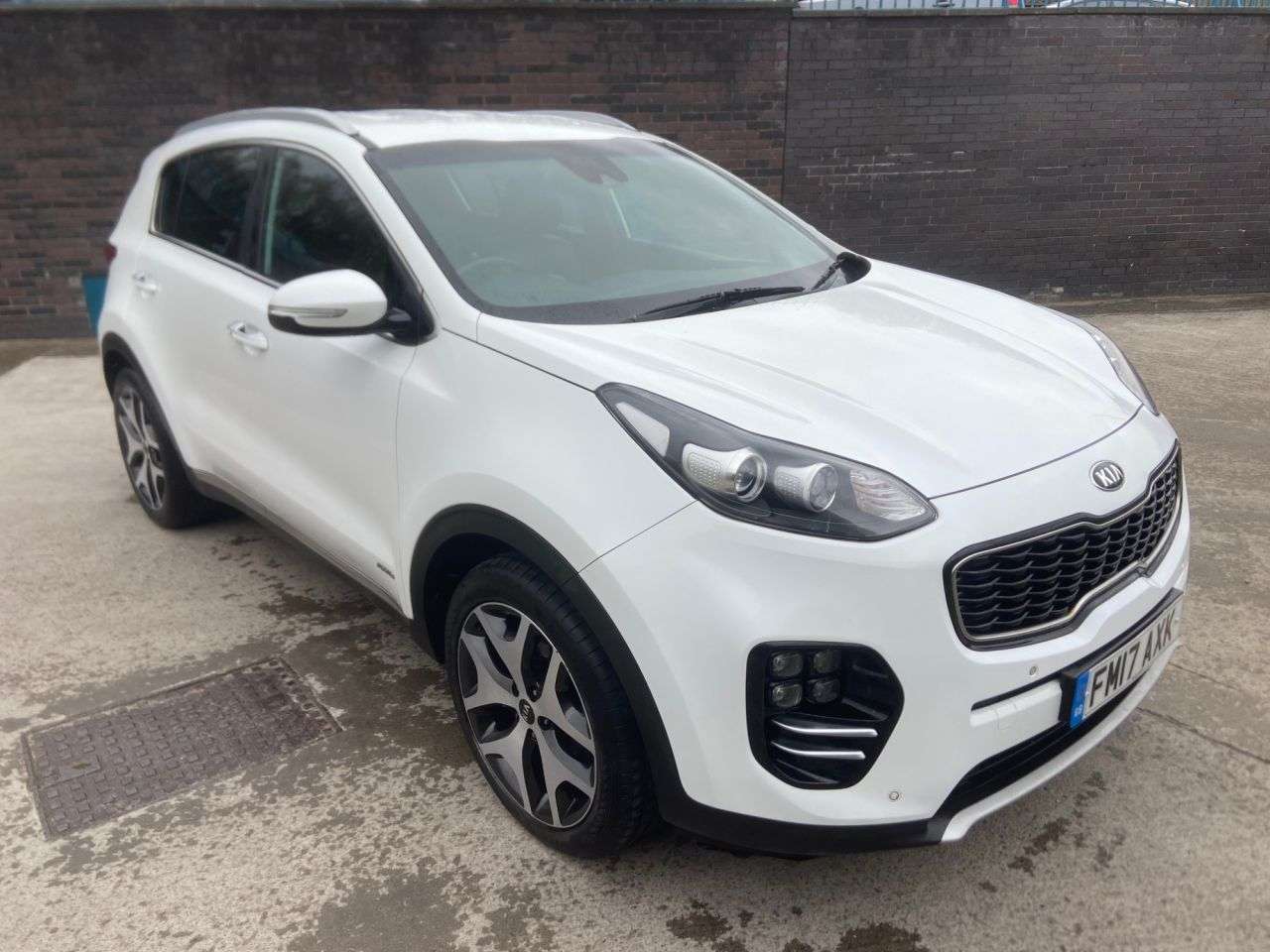 A 2017 KIA SPORTAGE 2.0 CRDi GT-Line SUV 5dr Diesel Manual AWD Euro 6 (134 bhp) A 2017 KIA SPORTAGE 2.0 CRDi GT-Line SUV 5dr Diesel Manual AWD Euro 6 (134 bhp)