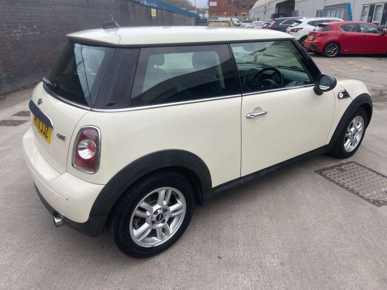 A 2013 MINI HATCH 1.6 One Hatchback 3dr Petrol Manual Euro 5 (98 ps) A 2013 MINI HATCH 1.6 One Hatchback 3dr Petrol Manual Euro 5 (98 ps)