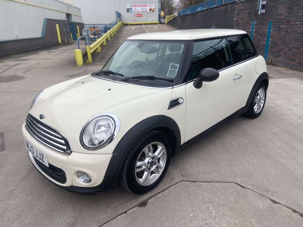 A 2013 MINI HATCH 1.6 One Hatchback 3dr Petrol Manual Euro 5 (98 ps) A 2013 MINI HATCH 1.6 One Hatchback 3dr Petrol Manual Euro 5 (98 ps)