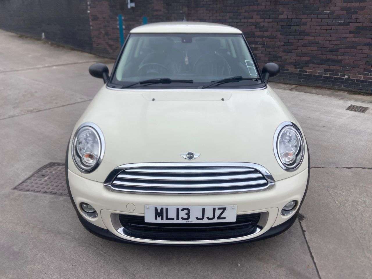 A 2013 MINI HATCH 1.6 One Hatchback 3dr Petrol Manual Euro 5 (98 ps) A 2013 MINI HATCH 1.6 One Hatchback 3dr Petrol Manual Euro 5 (98 ps)