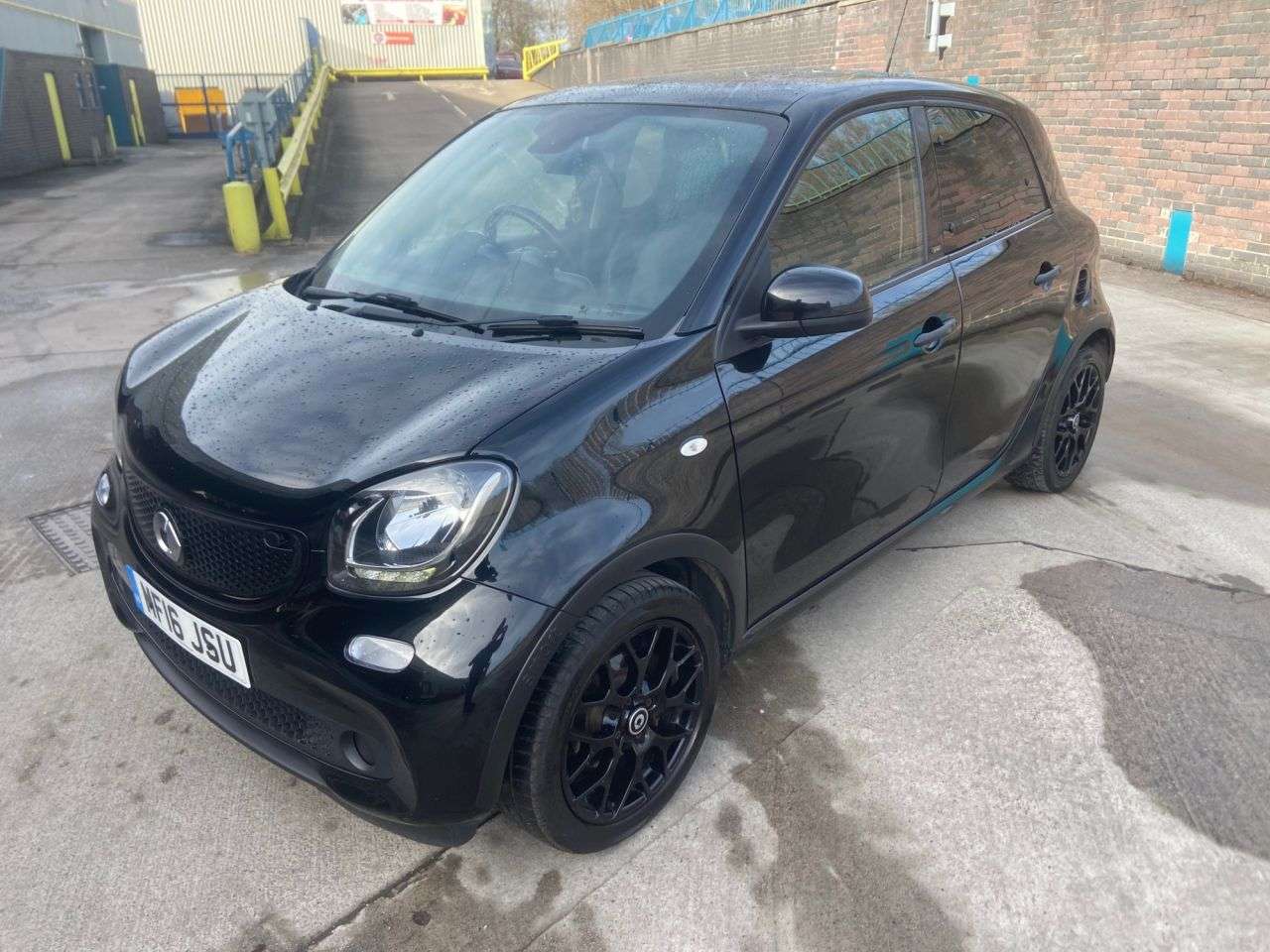 A 2016 SMART FORFOUR 1.0 Edition Black Hatchback 5dr Petrol Twinamic Euro 6 (s/s) (71 ps) A 2016 SMART FORFOUR 1.0 Edition Black Hatchback 5dr Petrol Twinamic Euro 6 (s/s) (71 ps)