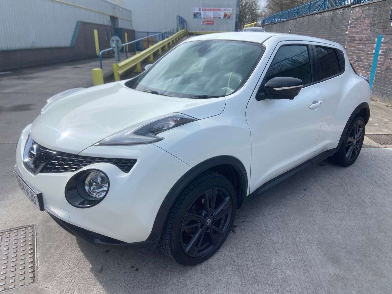 A 2014 NISSAN JUKE 1.2 DIG-T Tekna SUV 5dr Petrol Manual Euro 5 (s/s) Euro 5 (115 ps) A 2014 NISSAN JUKE 1.2 DIG-T Tekna SUV 5dr Petrol Manual Euro 5 (s/s) Euro 5 (115 ps)