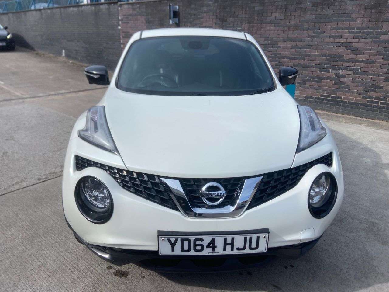 A 2014 NISSAN JUKE 1.2 DIG-T Tekna SUV 5dr Petrol Manual Euro 5 (s/s) Euro 5 (115 ps) A 2014 NISSAN JUKE 1.2 DIG-T Tekna SUV 5dr Petrol Manual Euro 5 (s/s) Euro 5 (115 ps)