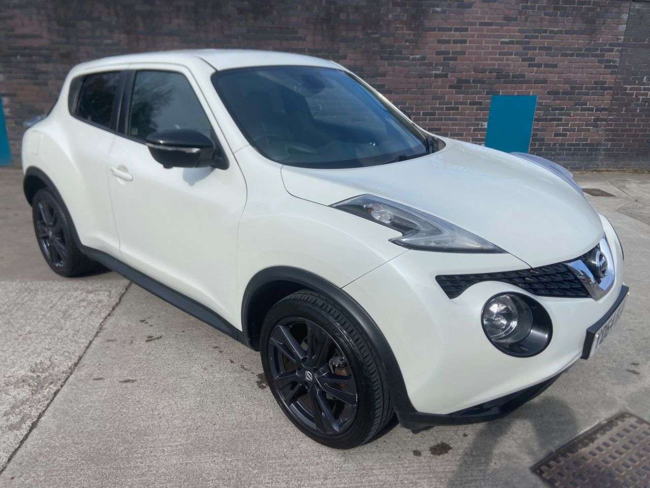 A 2014 NISSAN JUKE 1.2 DIG-T Tekna SUV 5dr Petrol Manual Euro 5 (s/s) Euro 5 (115 ps) A 2014 NISSAN JUKE 1.2 DIG-T Tekna SUV 5dr Petrol Manual Euro 5 (s/s) Euro 5 (115 ps)