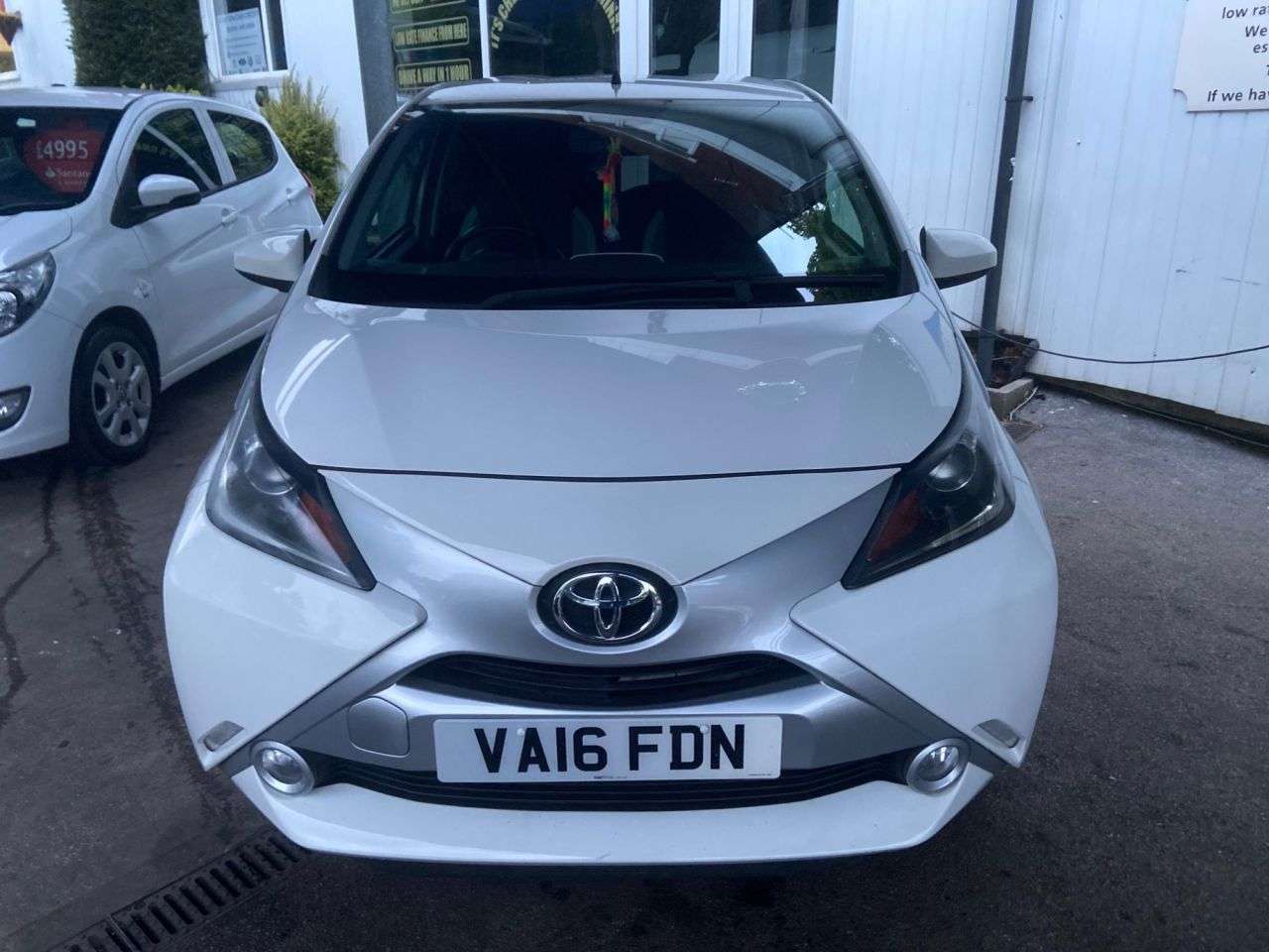 A 2016 TOYOTA AYGO 1.0 VVT-i x-pure Hatchback 5dr Petrol Manual Euro 6 (68 ps) A 2016 TOYOTA AYGO 1.0 VVT-i x-pure Hatchback 5dr Petrol Manual Euro 6 (68 ps)