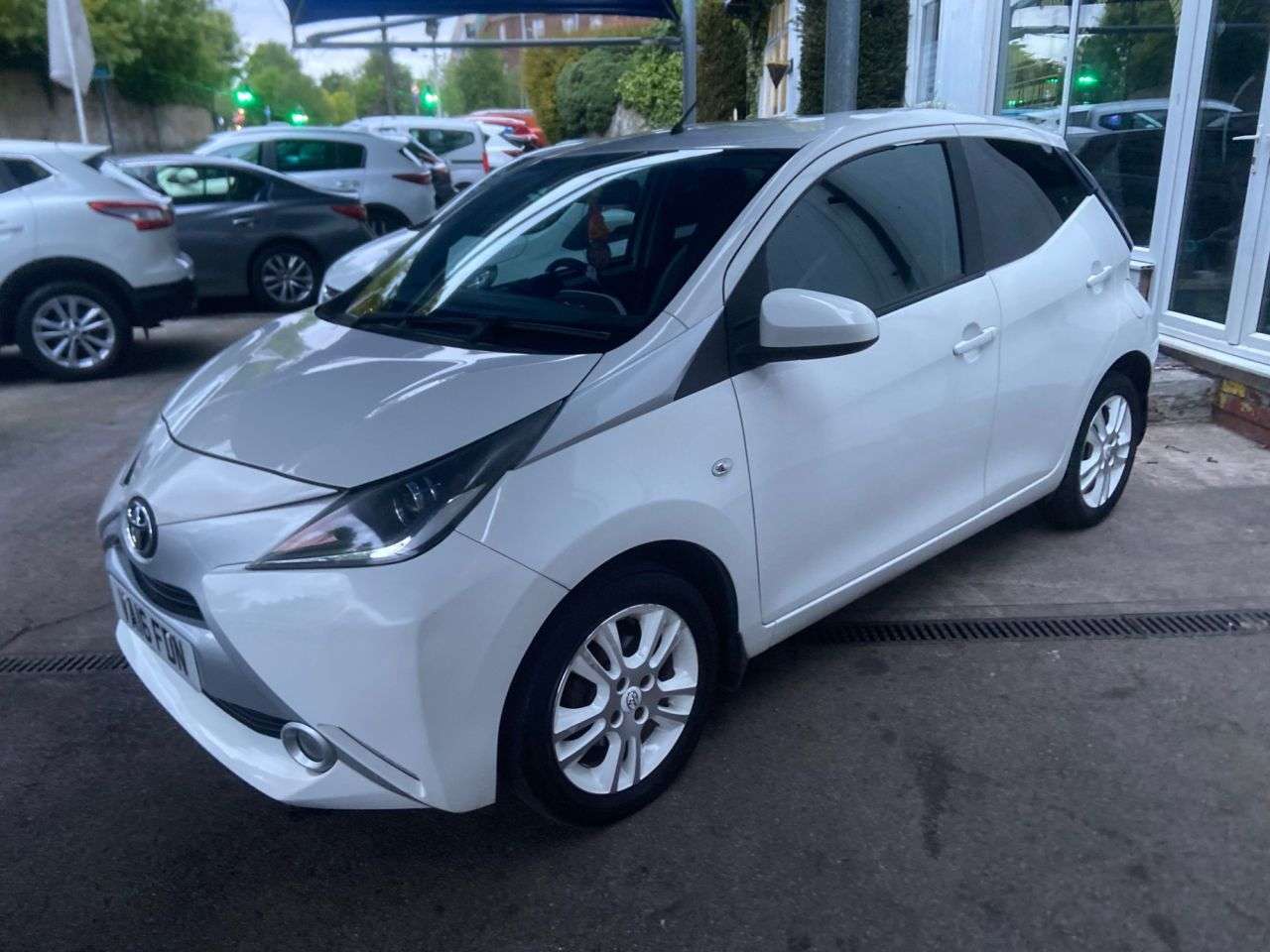 A 2016 TOYOTA AYGO 1.0 VVT-i x-pure Hatchback 5dr Petrol Manual Euro 6 (68 ps) A 2016 TOYOTA AYGO 1.0 VVT-i x-pure Hatchback 5dr Petrol Manual Euro 6 (68 ps)