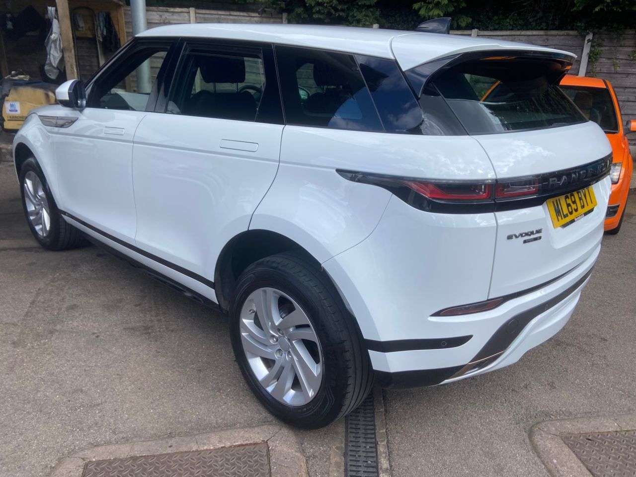 A 2019 LAND ROVER RANGE ROVER EVOQUE R-DYNAMIC S A 2019 LAND ROVER RANGE ROVER EVOQUE R-DYNAMIC S