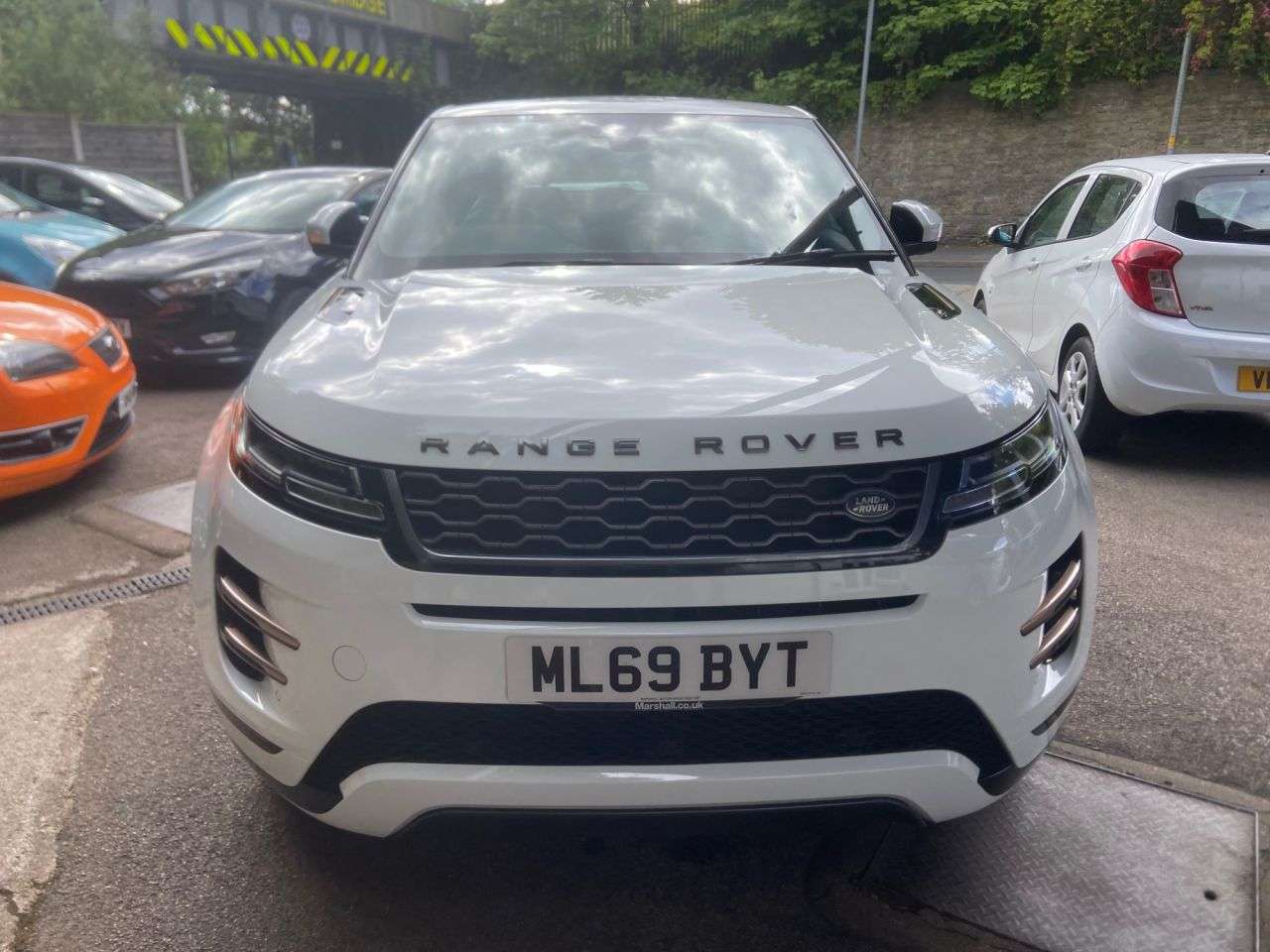 A 2019 LAND ROVER RANGE ROVER EVOQUE R-DYNAMIC S A 2019 LAND ROVER RANGE ROVER EVOQUE R-DYNAMIC S